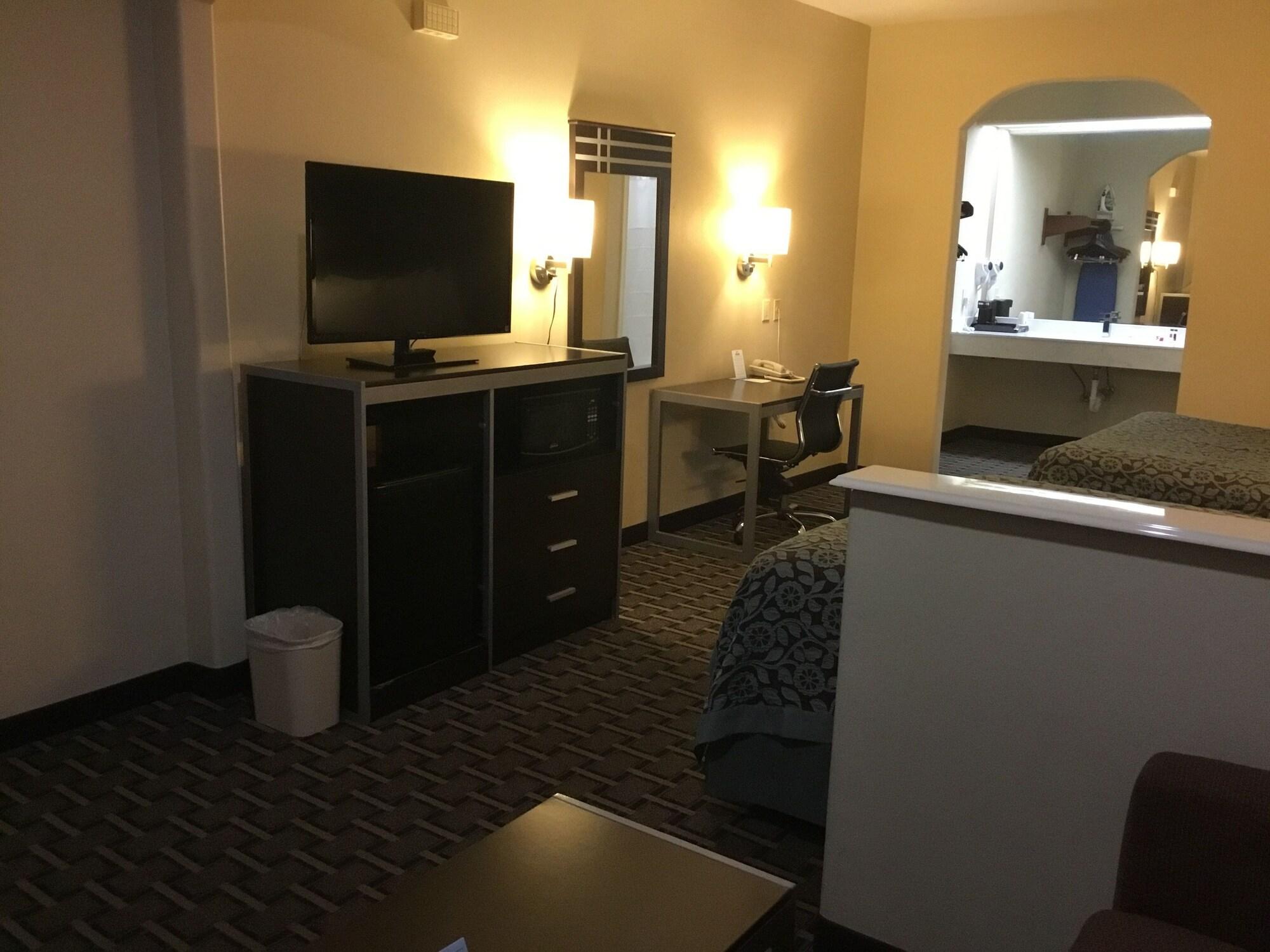 Days Inn & Suites By Wyndham Houston North - Spring Ngoại thất bức ảnh