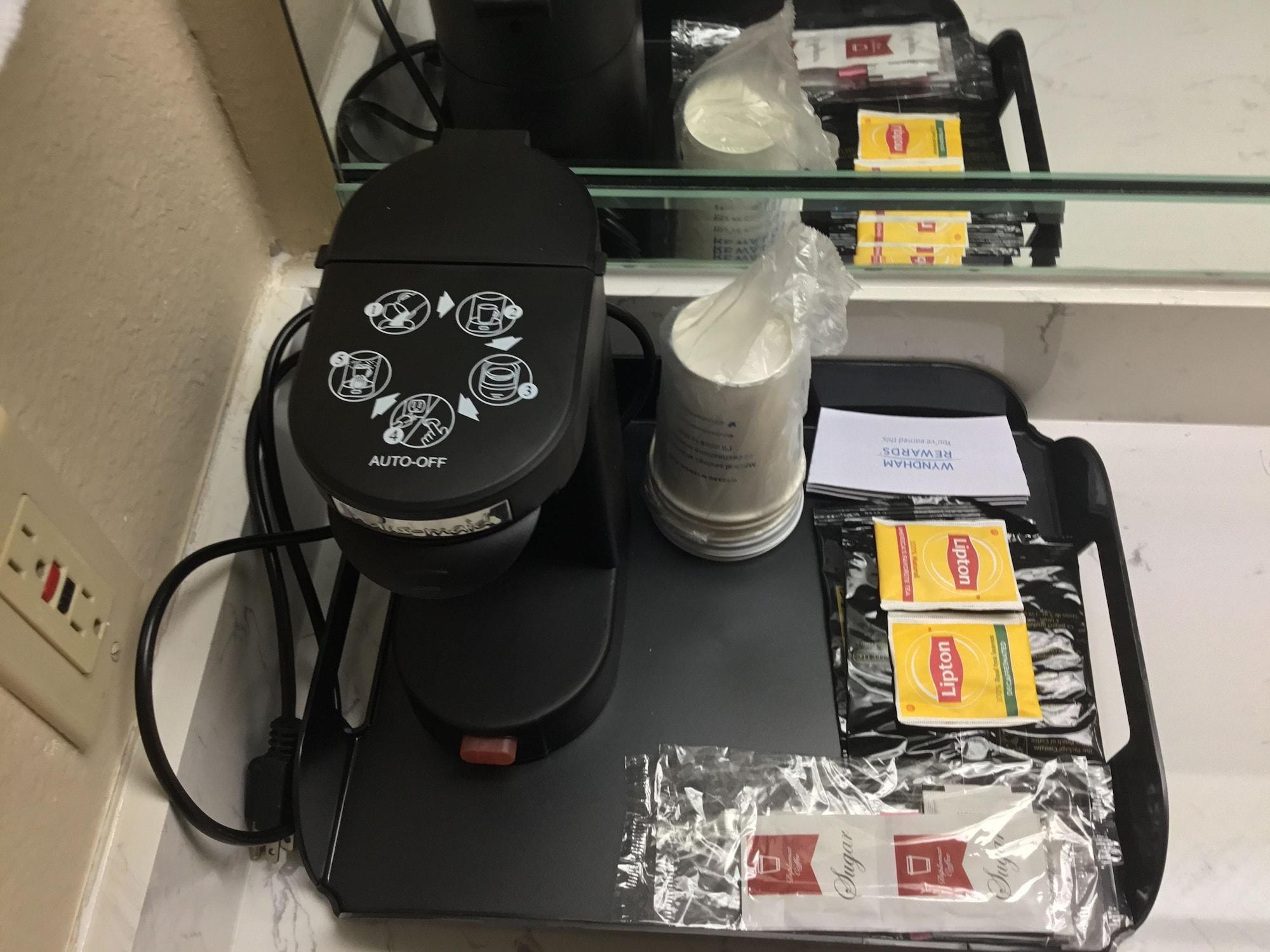 Days Inn & Suites By Wyndham Houston North - Spring Ngoại thất bức ảnh
