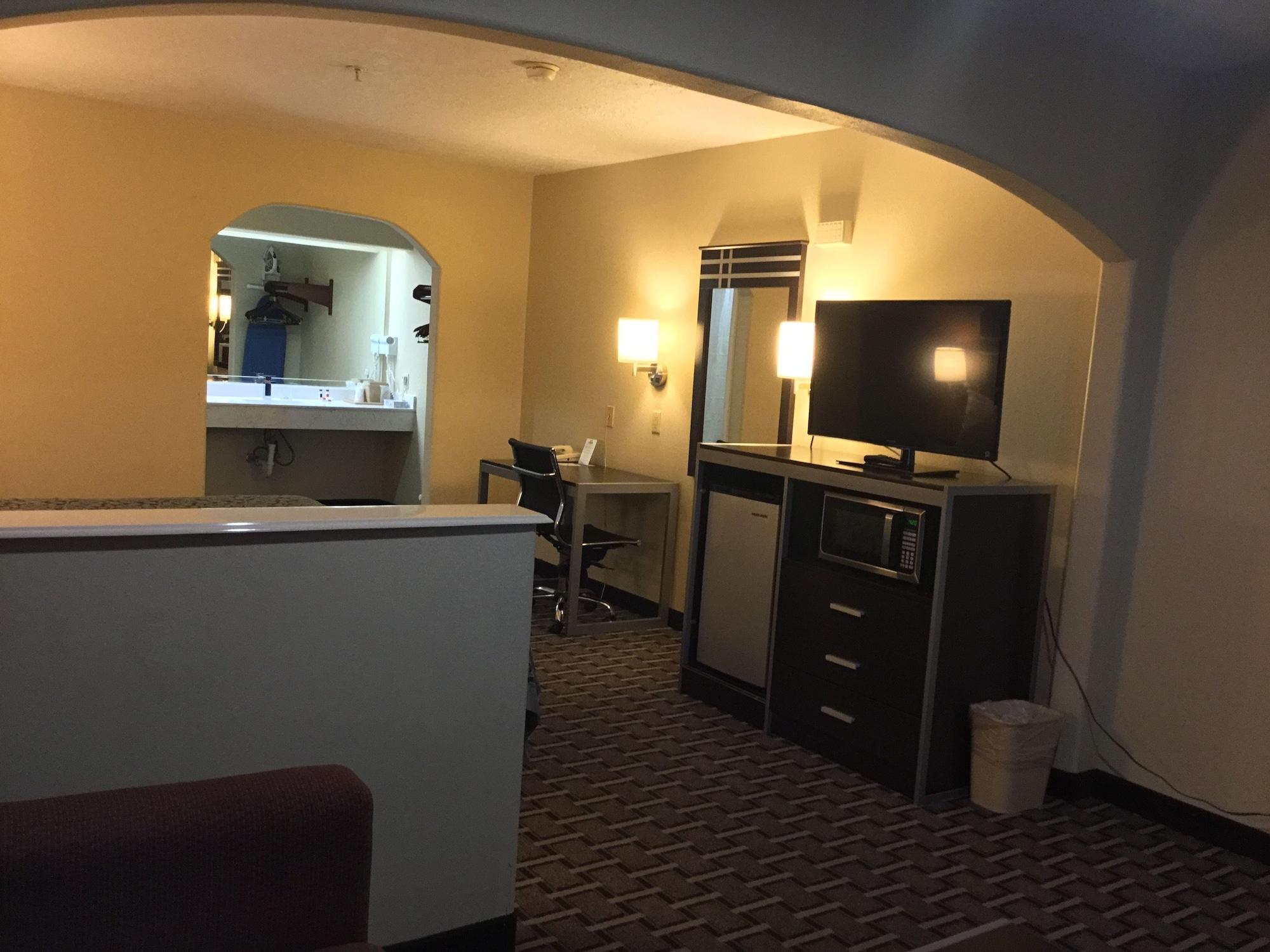 Days Inn & Suites By Wyndham Houston North - Spring Ngoại thất bức ảnh