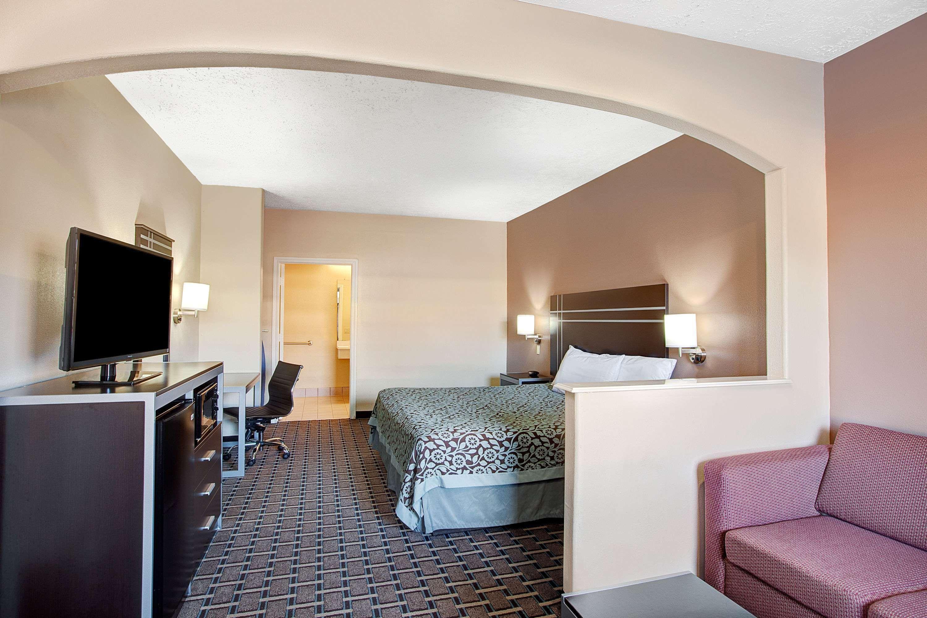 Days Inn & Suites By Wyndham Houston North - Spring Ngoại thất bức ảnh