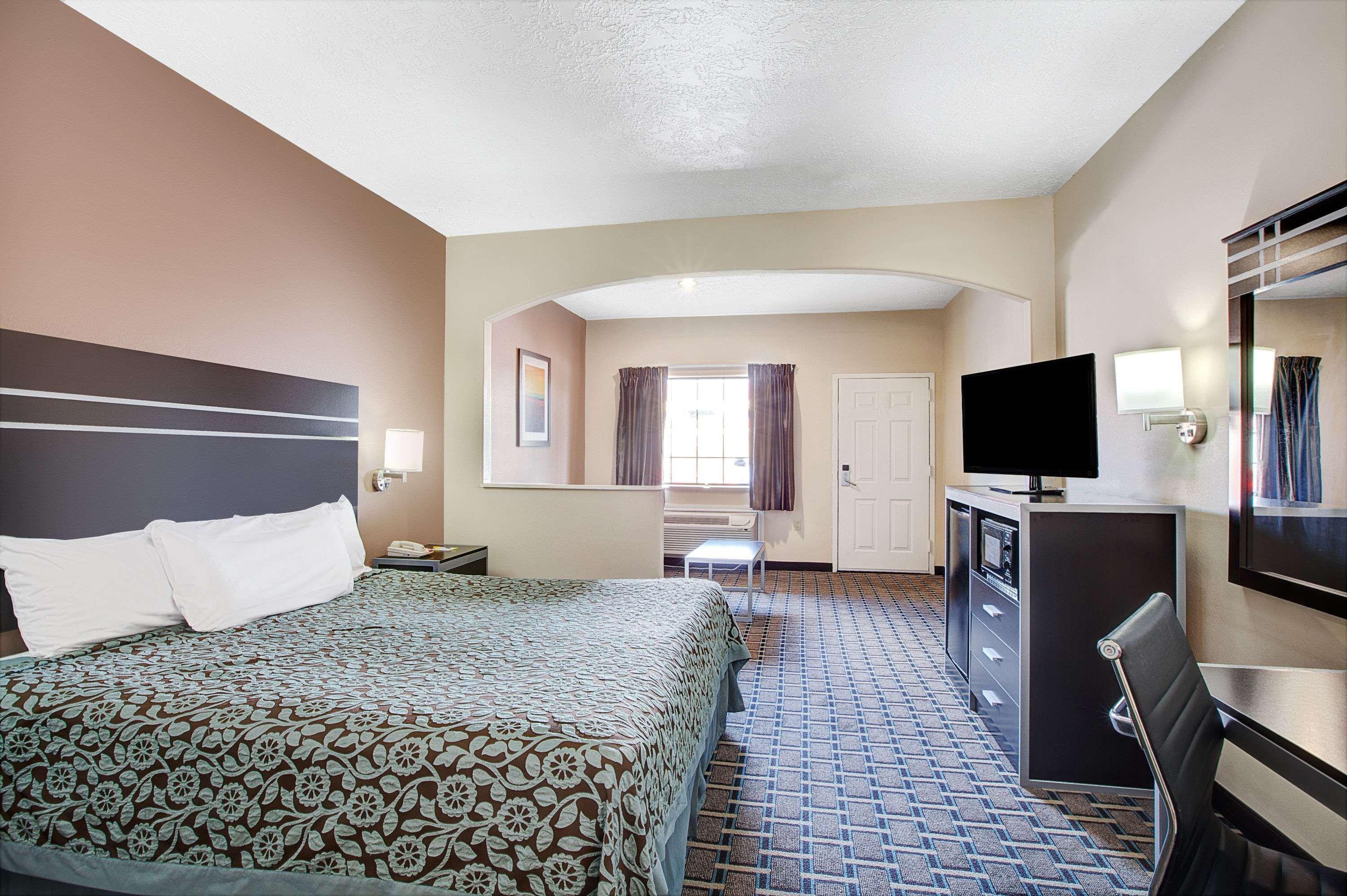 Days Inn & Suites By Wyndham Houston North - Spring Ngoại thất bức ảnh