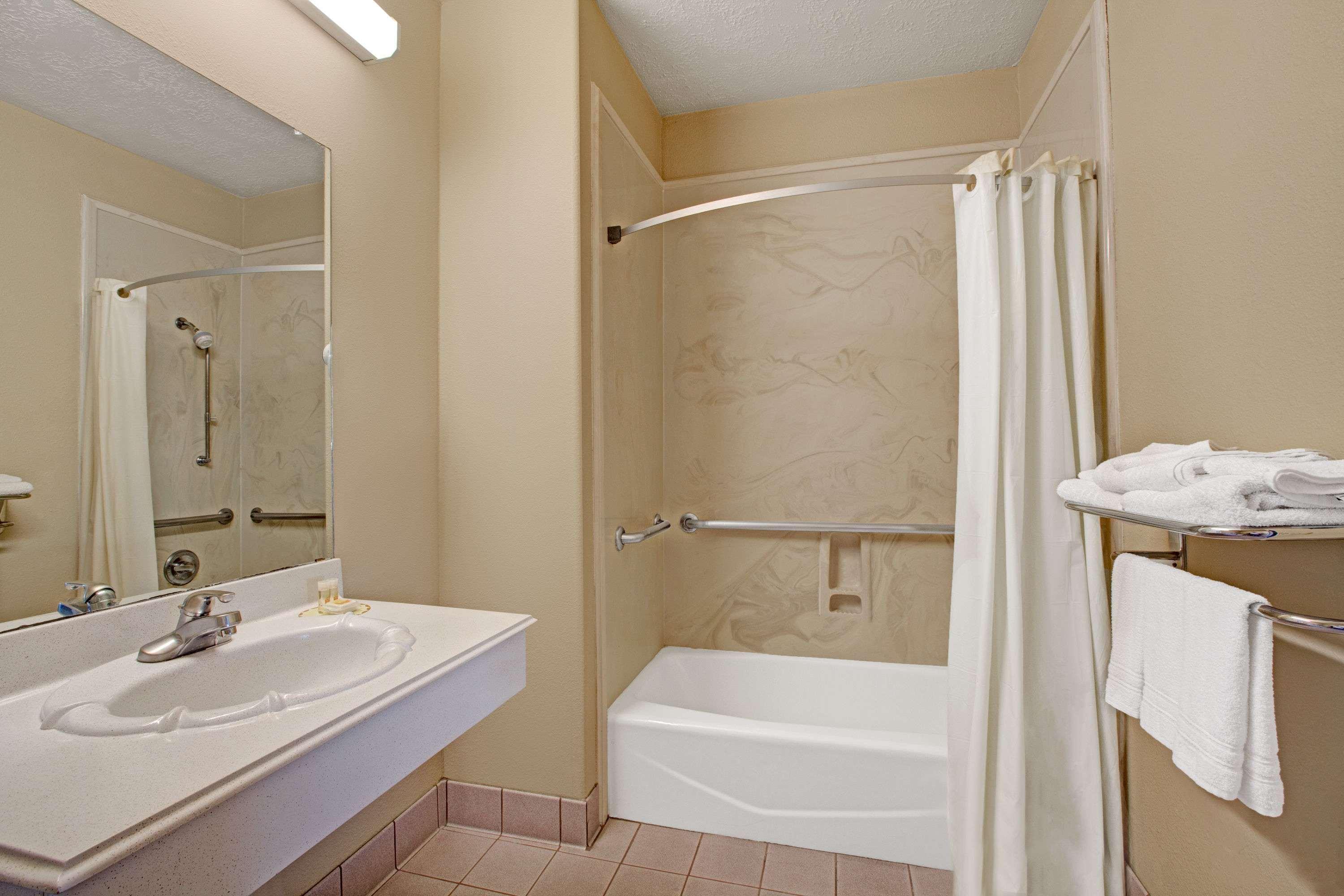 Days Inn & Suites By Wyndham Houston North - Spring Ngoại thất bức ảnh