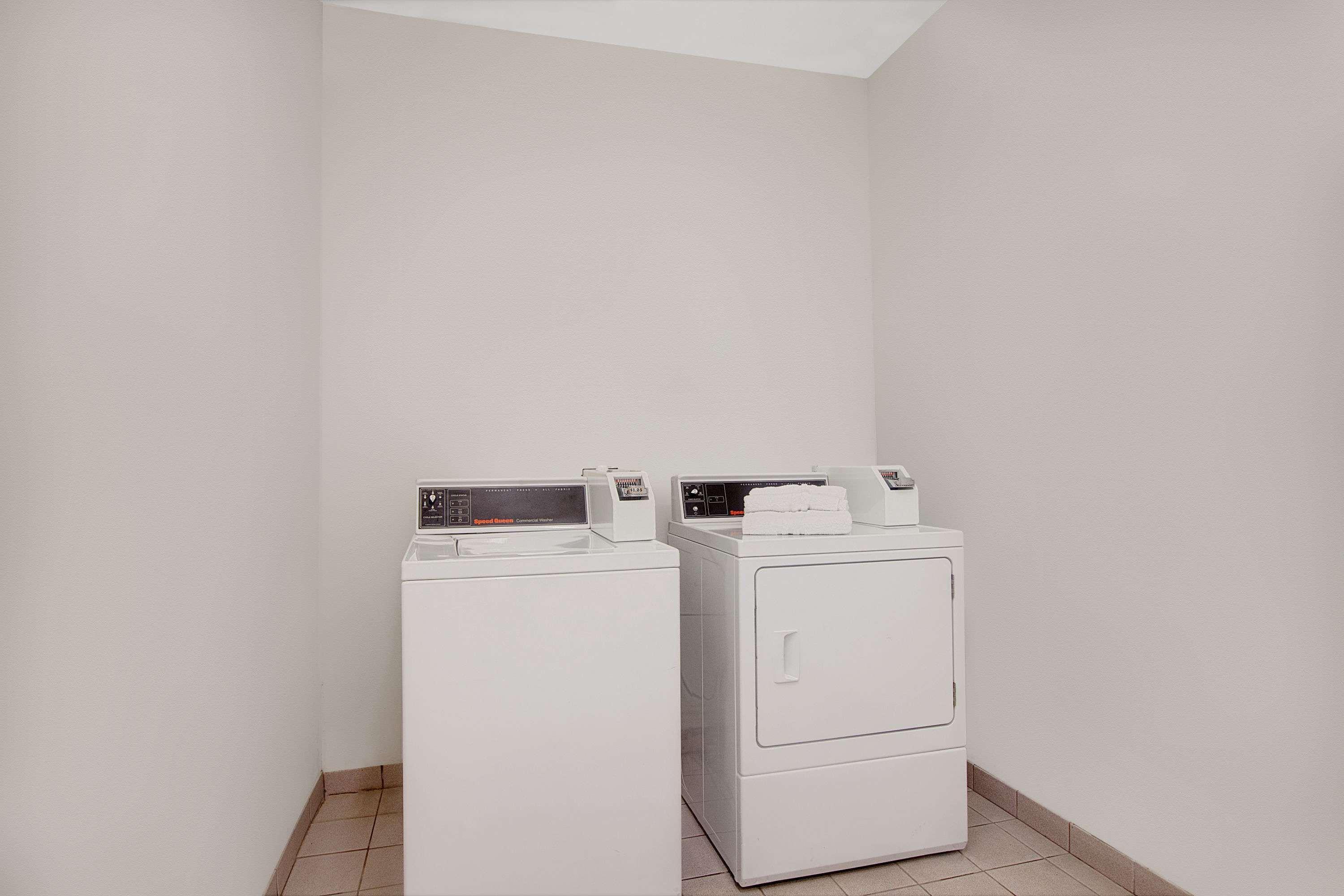 Days Inn & Suites By Wyndham Houston North - Spring Ngoại thất bức ảnh